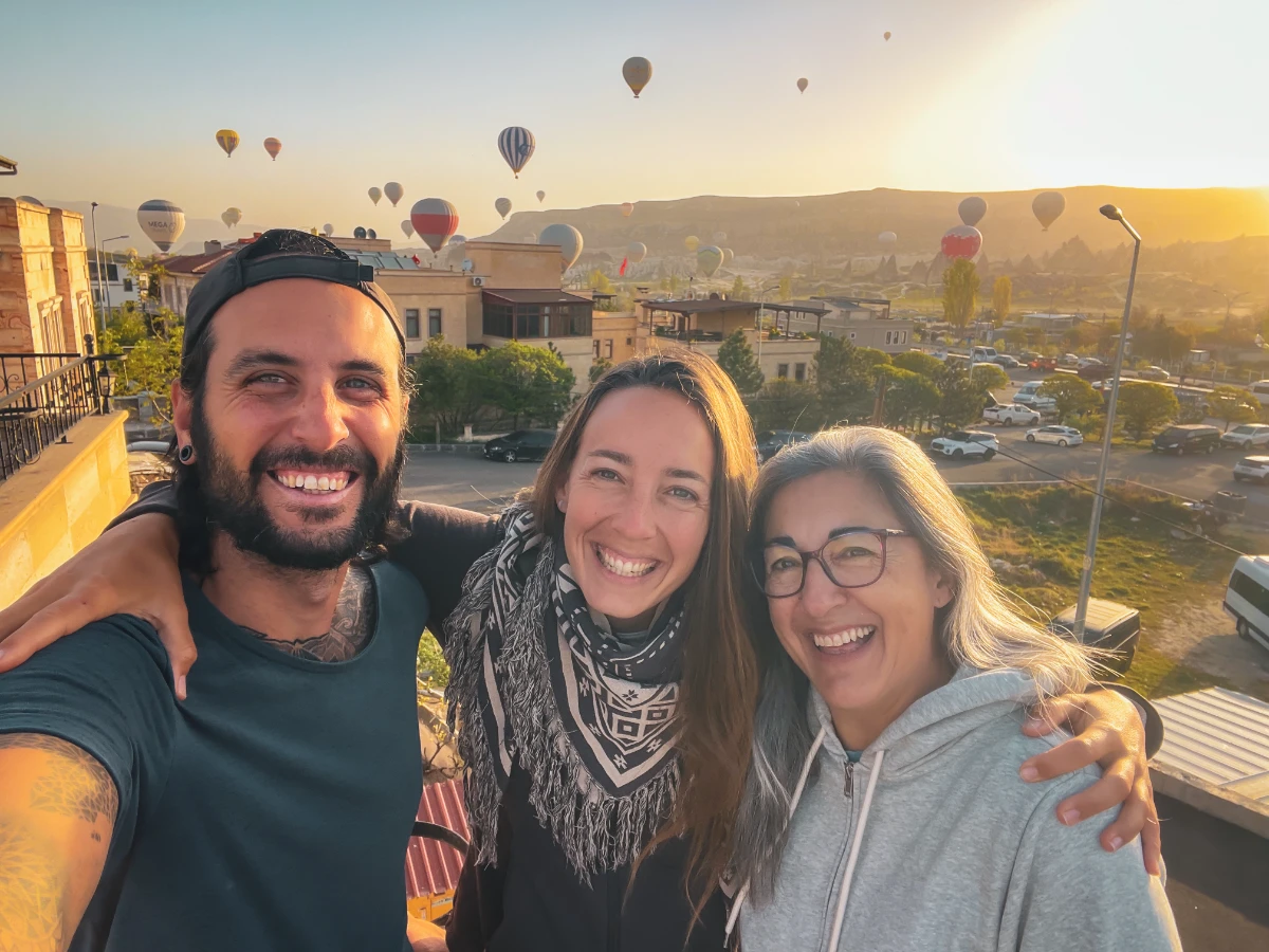 Cappadoce avec la famille — lever de soleil montgolfières