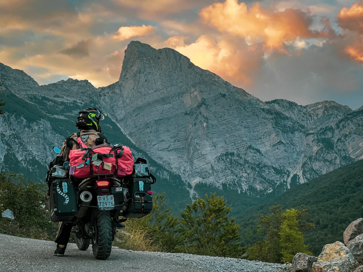Parc national de Theth en Albanie à moto
