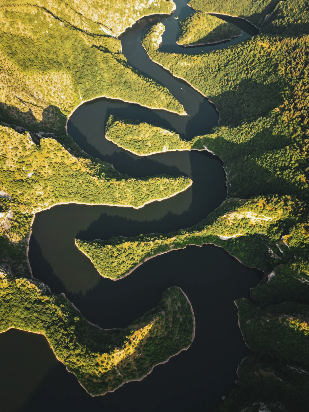 Uvac Serbia — méandres de la rivière vue drone