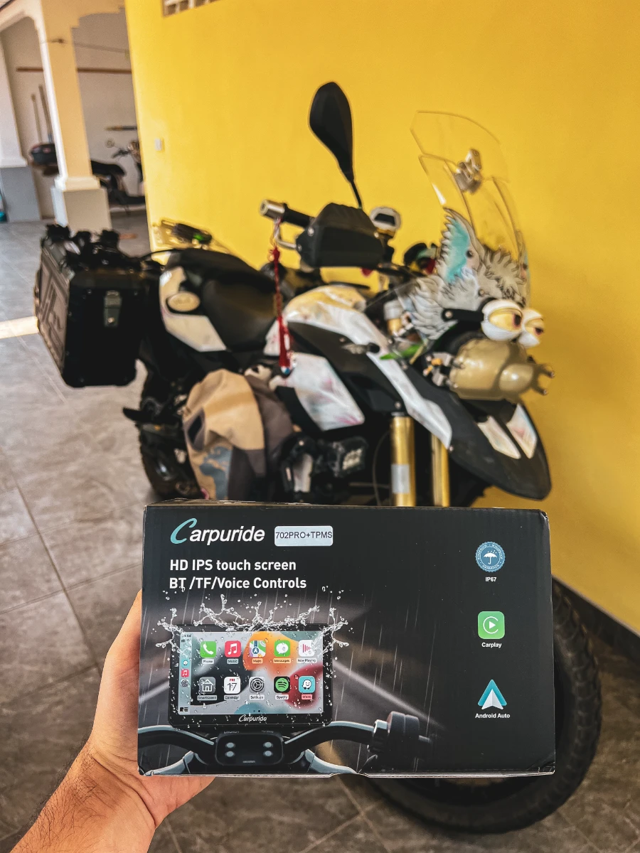 Carpuride W702 Pro box in front of Falkor BMW F800 GS, ready for the upgrade