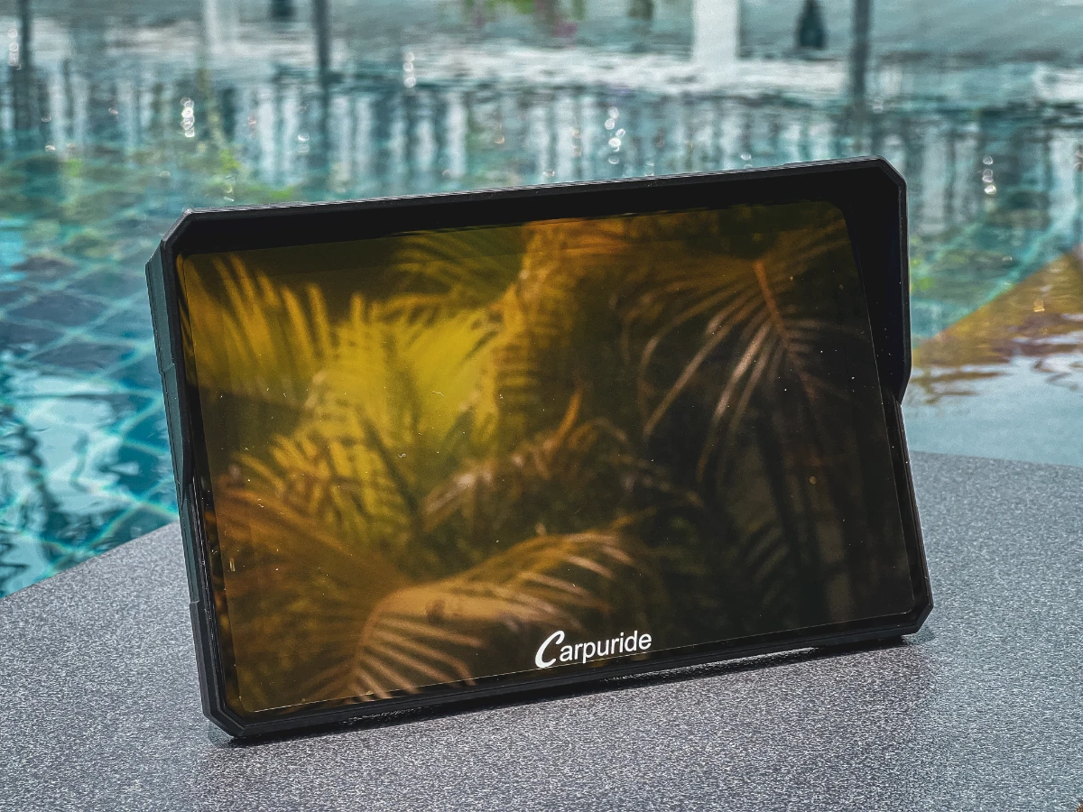 Carpuride W702 Pro + TPMS by the pool, showing tyre pressure monitoring display