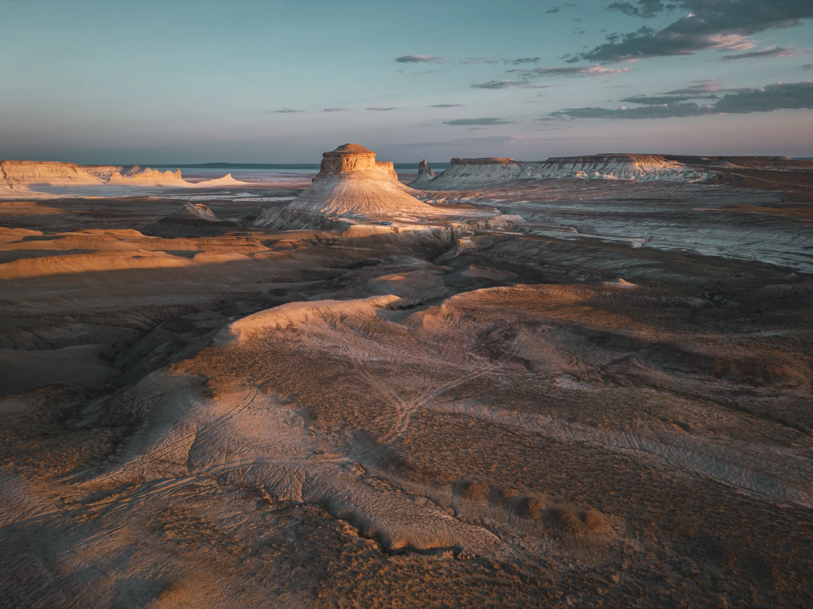 Mangystau drone paysage sunset