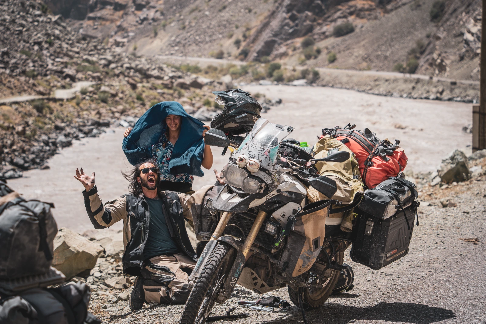 Mechanical stop on the Pamir Highway, Falkor overheating