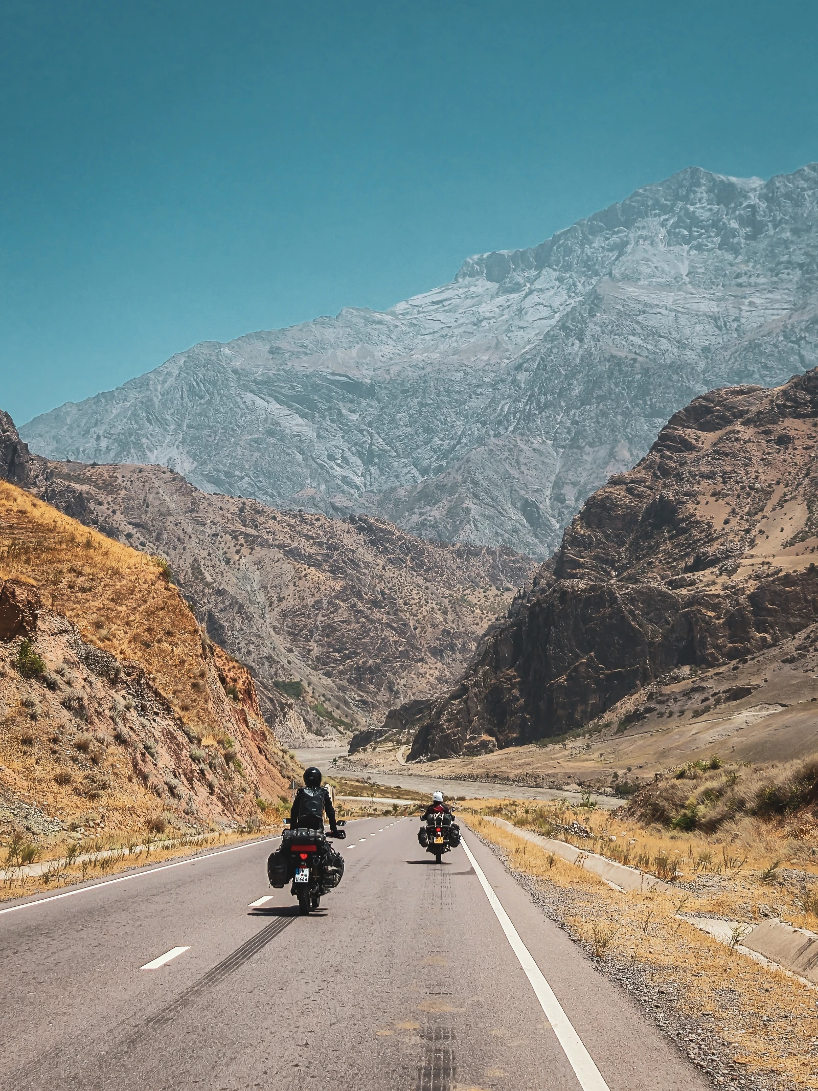 First kilometres on the Pamir Highway, good road before it gets rough