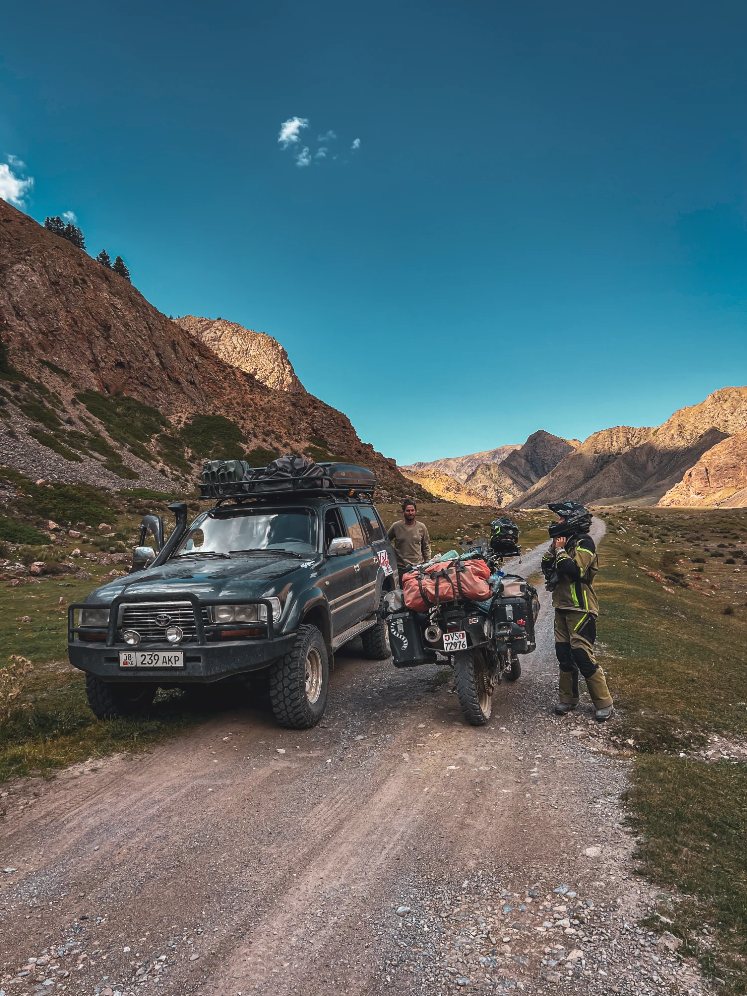 motorcycle travel Kyrgyzstan Ountravela piste steppe