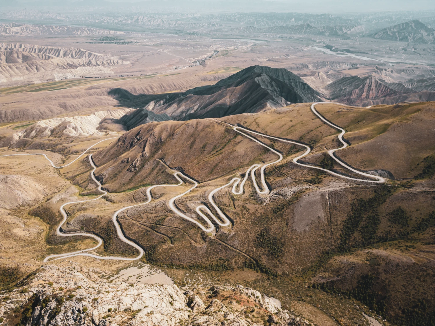Kyrgyzstan motorcycle roadtrip landscape