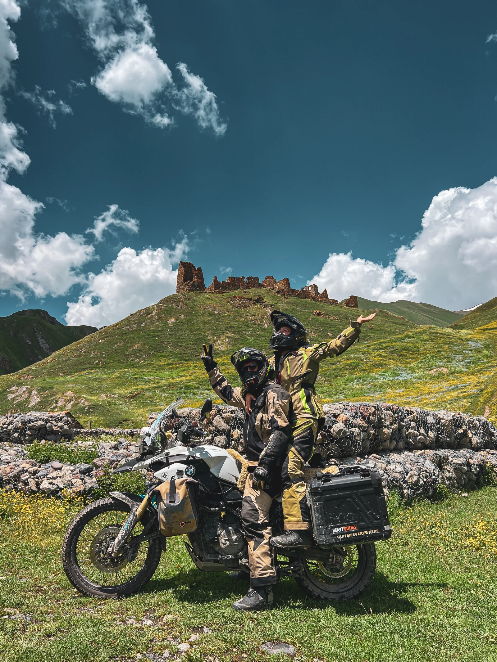Natha, Vins and Falkor at the end of Truso Valley near a castle