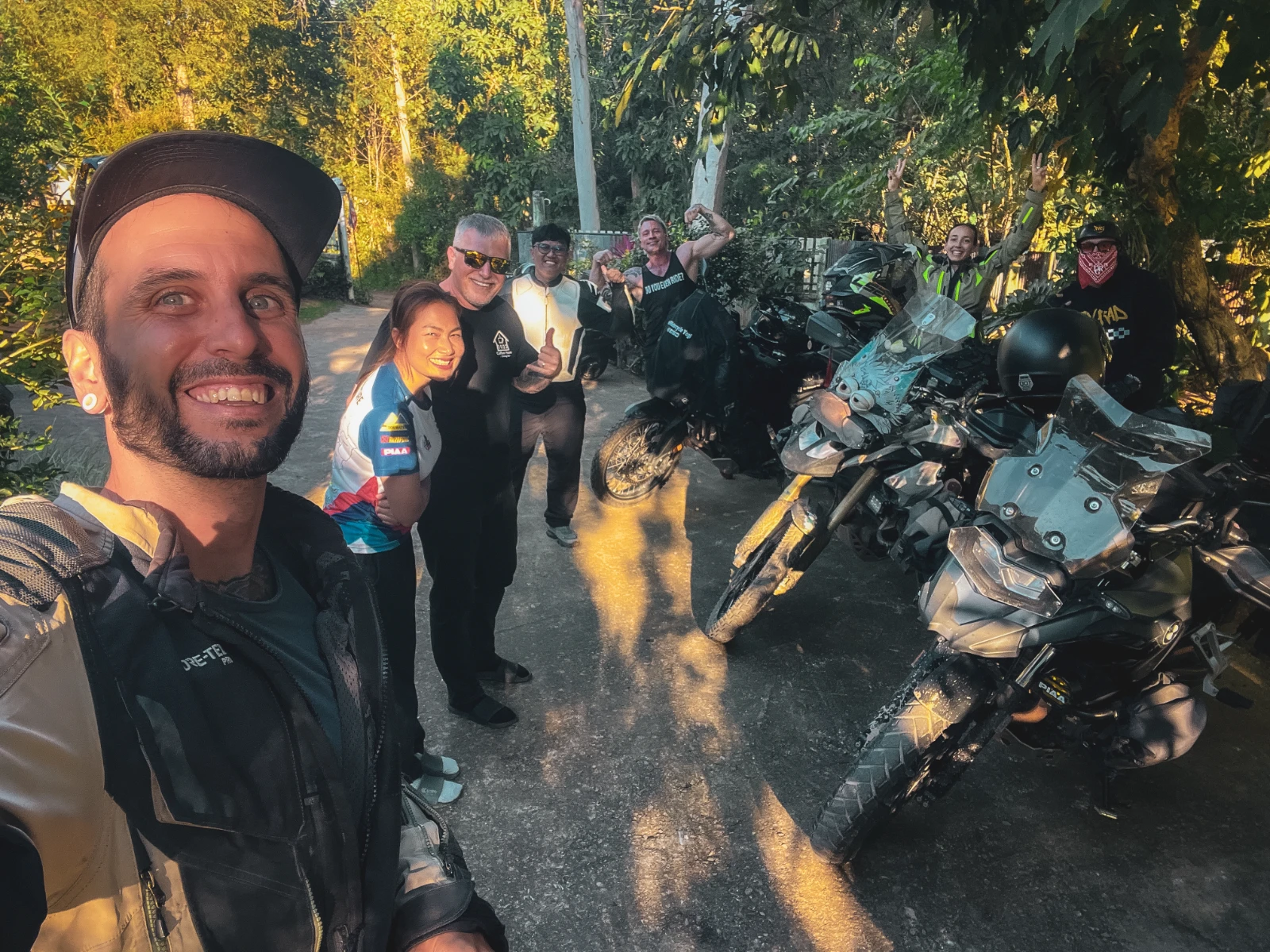 motorcycle travel Thailand Chiang Rai new friends meeting
